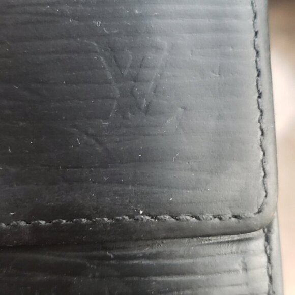 Authentic Louis Vuitton Black Epi Leather Trifold Compact  Louis Vuitton Epi Elise Wallet - Black